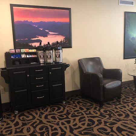 Aspen Suites Hotel Ситка Екстериор снимка